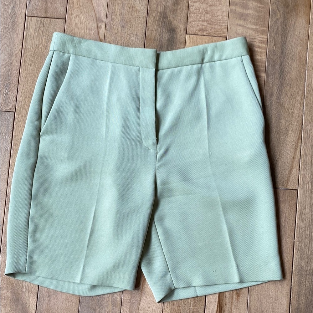Babaton Aritzia Avocado Green Trouser Shorts Women’s Size 8 Summer Office Party